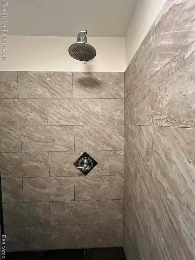 25850 Eureka Dr, Warren, MI 48091 - bathroom view of tiled shower
