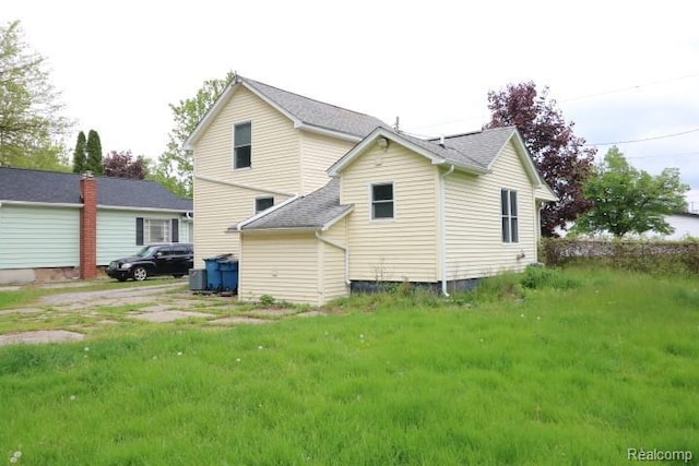 111 N Genesee St, Davison, MI 48423 - back of house with a lawn