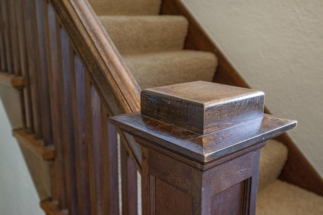 2323 Paris Ave SE, Grand Rapids, MI 49507 - view of staircase