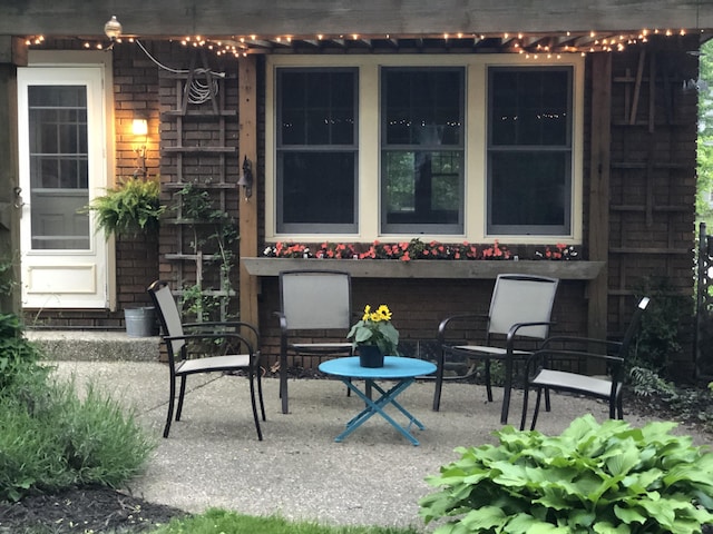 2323 Paris Ave SE, Grand Rapids, MI 49507 - view of patio / terrace