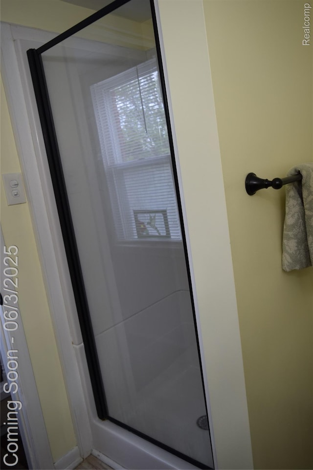 7448 Miller Rd, Swartz Creek, MI 48473 - full bathroom featuring a stall shower