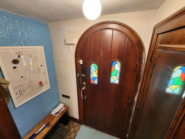 4489 Kensington Ave, Detroit, MI 48224 - foyer entrance with arched walkways and tile patterned floors