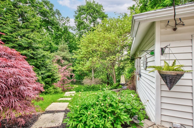 902 Oakridge Dr, Jackson, MI 49203 - view of yard