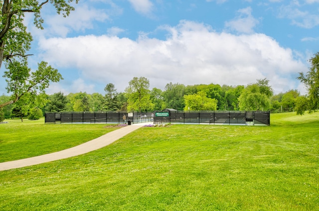 902 Oakridge Dr, Jackson, MI 49203 - view of yard with a tennis court