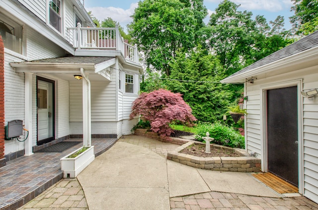 902 Oakridge Dr, Jackson, MI 49203 - view of patio featuring a balcony
