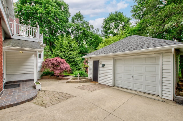 902 Oakridge Dr, Jackson, MI 49203 - view of detached garage