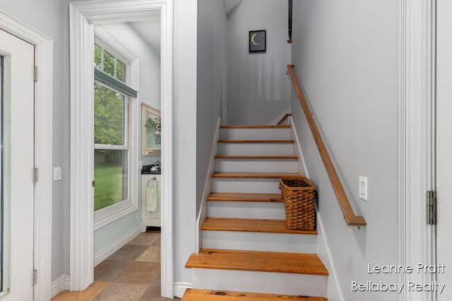 1020 E Woodlawn Ave, Hastings, MI 49058 - staircase with baseboards
