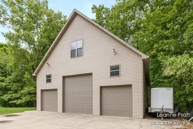 1020 E Woodlawn Ave, Hastings, MI 49058 - view of side of property with a detached garage