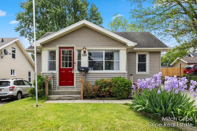 772 26th St SW, Wyoming, MI 49509 - bungalow-style home with entry steps and roof with shingles