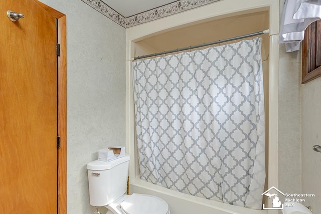 6337 Raymar St, Erie, MI 48133 - full bathroom with shower / bath combo with shower curtain, toilet, and a textured wall