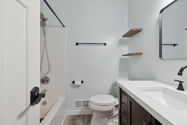 303 E Xy Ave, Vicksburg, MI 49097 - full bath featuring wood finished floors, vanity, toilet, shower / bath combination, and baseboards