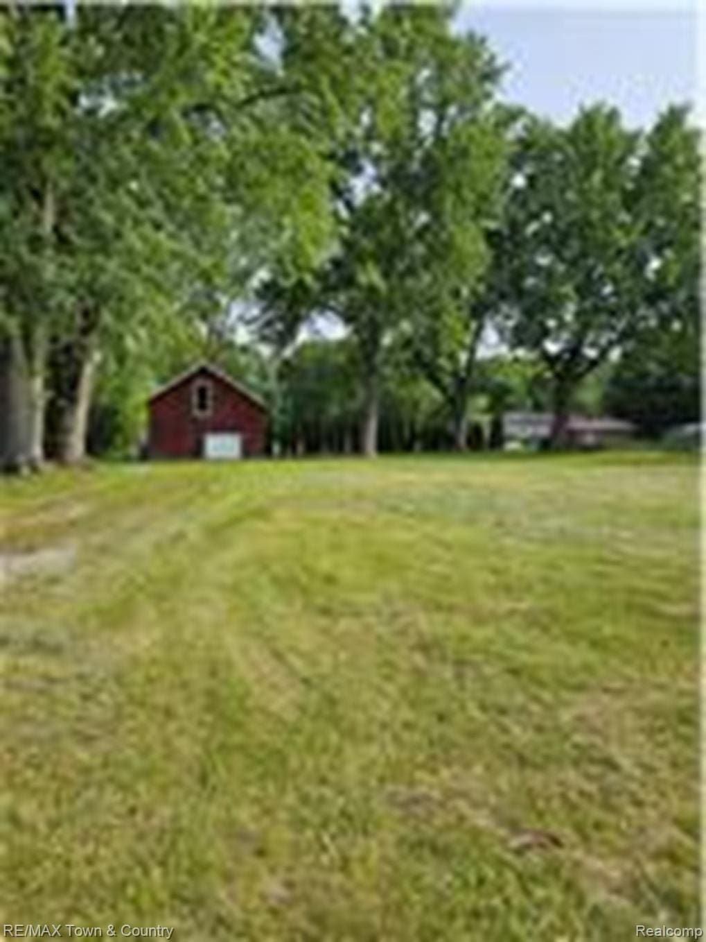 9396 Stanley Rd, Flushing, MI 48433