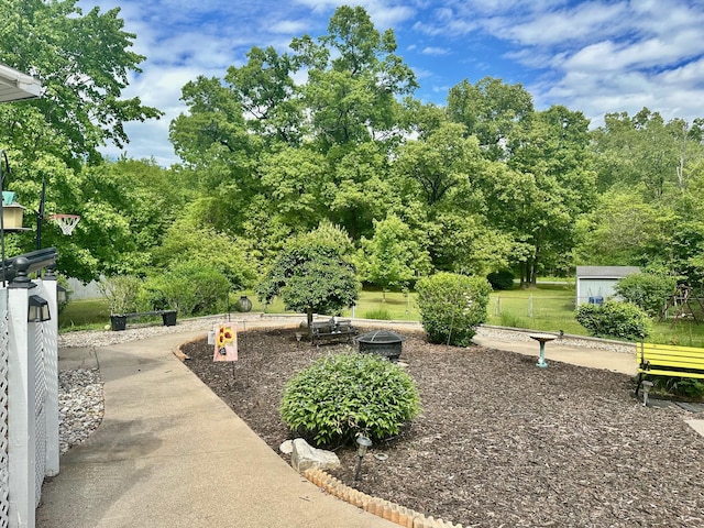 558 Terry St, Muskegon, MI 49442 - view of yard