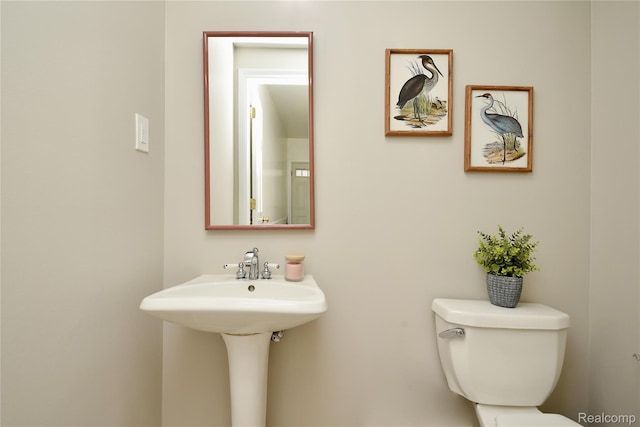 6835 Limerick Ln, Troy, MI 48098 - bathroom with toilet