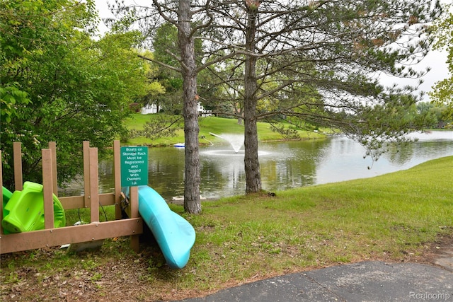 6835 Limerick Ln, Troy, MI 48098 - water view