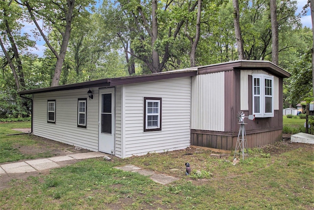 24923 Sandy Beach Dr, Edwardsburg, MI 49112 - view of outdoor structure with view of scattered trees
