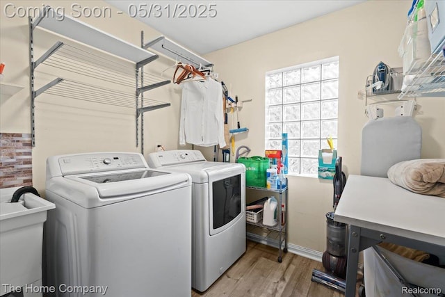 5182 Shady Creek Dr, Troy, MI 48085 - laundry room with washing machine and clothes dryer and wood finished floors