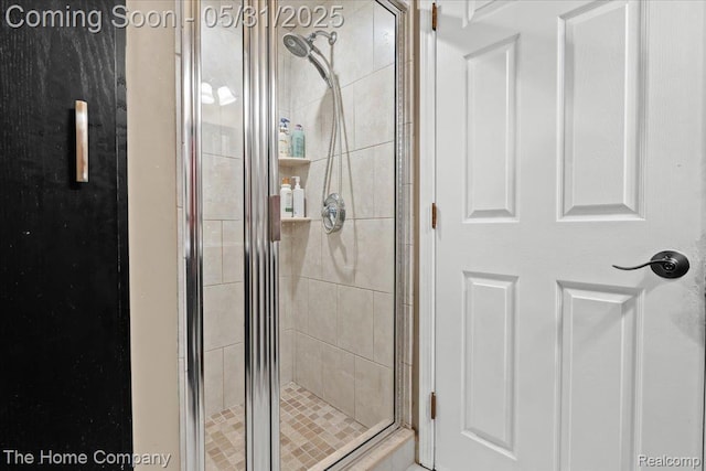 5182 Shady Creek Dr, Troy, MI 48085 - full bath with a shower stall