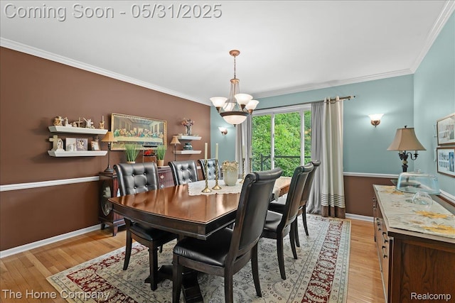 5182 Shady Creek Dr, Troy, MI 48085 - dining area with crown molding, light wood-style flooring, a chandelier, and baseboards