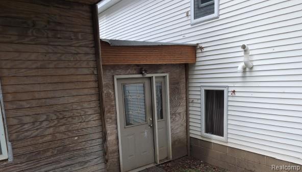 1747 Tennis Ct, Pleasant Lake, MI 49272 - view of property entrance