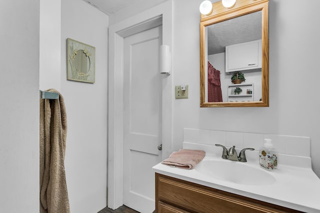 547 Pershing Ave, Jackson, MI 49203 - bathroom featuring vanity