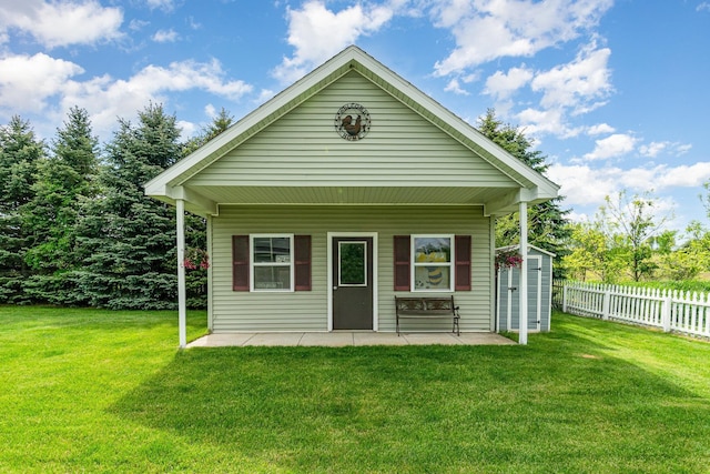 424 Gale Ct, Ithaca, MI 48847 - view of front of house with a patio