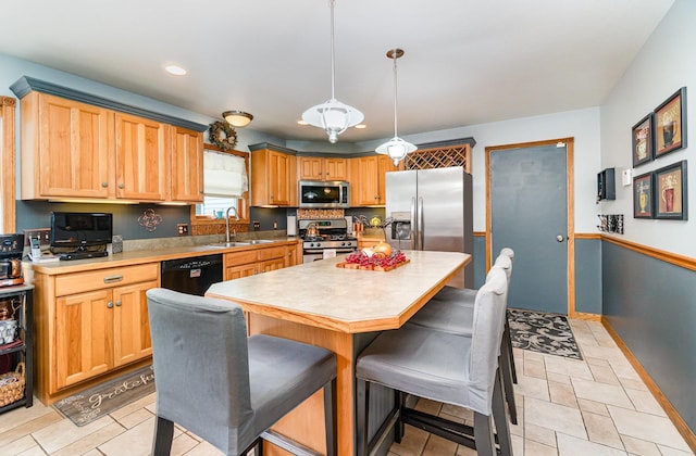 424 Gale Ct, Ithaca, MI 48847 - kitchen with appliances with stainless steel finishes, a sink, a kitchen breakfast bar, light countertops, and recessed lighting