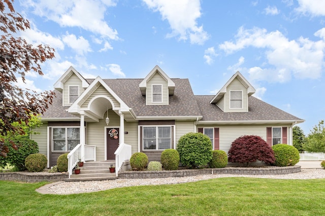 424 Gale Ct, Ithaca, MI 48847 - cape cod house with a shingled roof