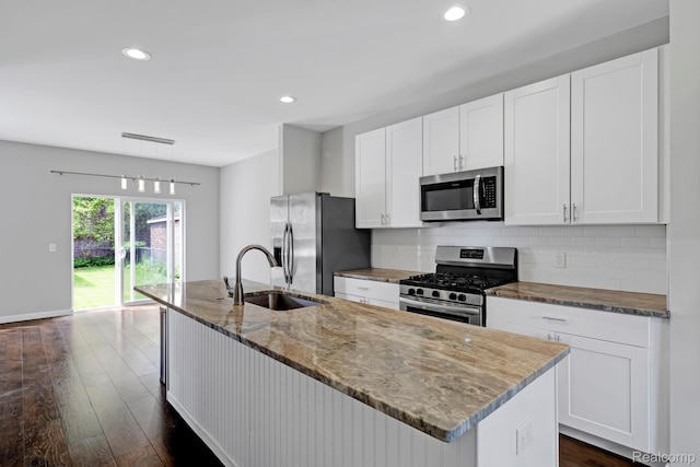 534 E Brickley Ave, Hazel Park, MI 48030 - kitchen with stainless steel appliances, a sink, a center island with sink, white cabinetry, and recessed lighting