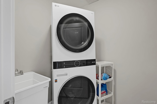 534 E Brickley Ave, Hazel Park, MI 48030 - washroom with stacked washer and clothes dryer