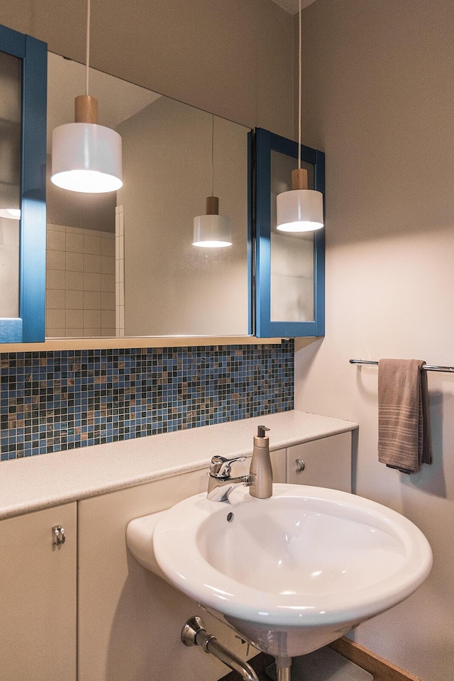 35 Fultonwood Dr SE, Grand Rapids, MI 49503 - bathroom featuring a sink and tasteful backsplash
