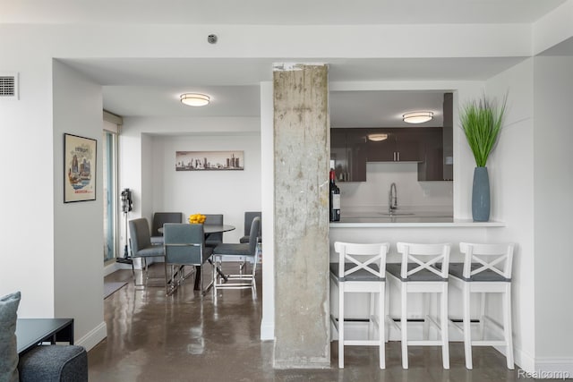 3320 Spinnaker Ln Unit 4A, Detroit, MI 48207 - dining area featuring finished concrete floors and baseboards