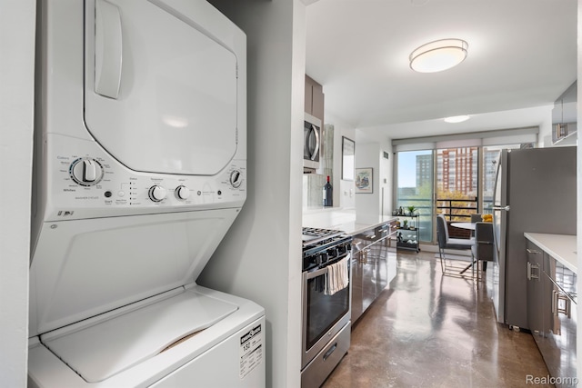 3320 Spinnaker Ln Unit 4A, Detroit, MI 48207 - kitchen featuring stainless steel appliances, estacked washer and dryer, concrete floors, and light countertops