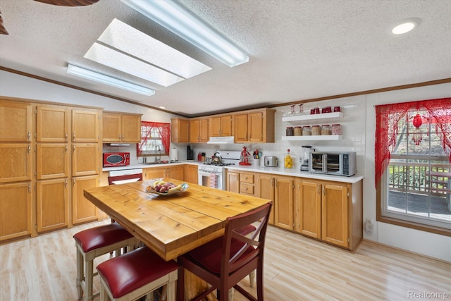 4952 Davison Rd, Lapeer, MI 48446 - kitchen with white appliances, a sink, vaulted ceiling, a textured ceiling, and light wood-type flooring