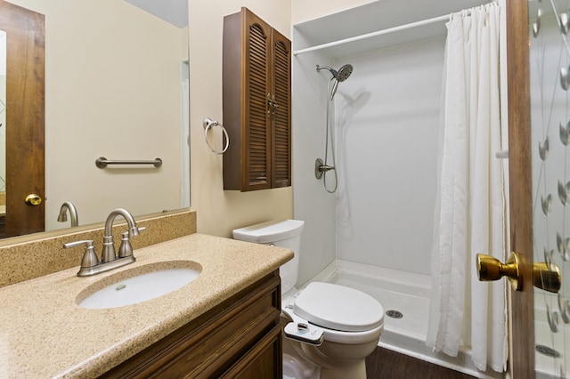 3244 Dearborn St, Wayne, MI 48184 - bathroom with toilet, vanity, and a shower with shower curtain