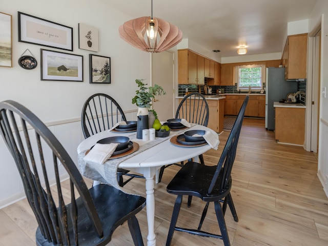 906 Wilshire Blvd, Kalamazoo, MI 49008 - dining space with light wood-style floors