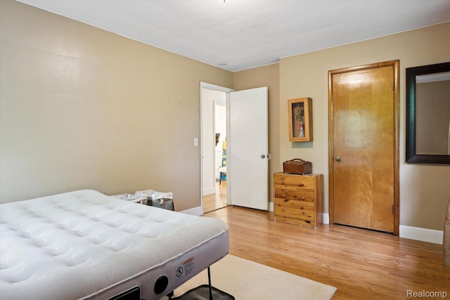 1220 Minglewood Way, Ann Arbor, MI 48103 - bedroom featuring light wood-type flooring and baseboards