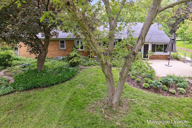 1220 Minglewood Way, Ann Arbor, MI 48103 - view of yard with a patio