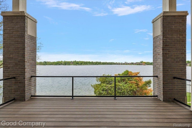 1760 Hamilton Dr, Bloomfield Hills, MI 48302 - wooden terrace featuring a water view