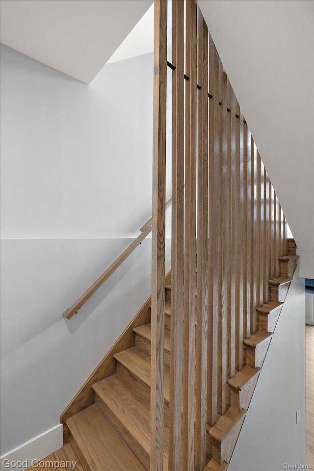 1760 Hamilton Dr, Bloomfield Hills, MI 48302 - stairway featuring baseboards