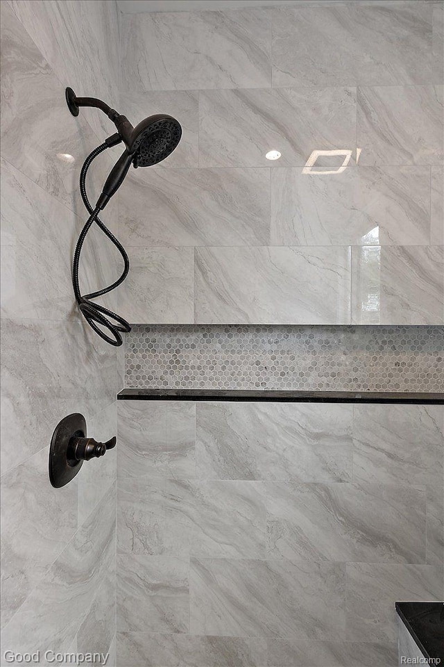 1760 Hamilton Dr, Bloomfield Hills, MI 48302 - bathroom view of tiled shower