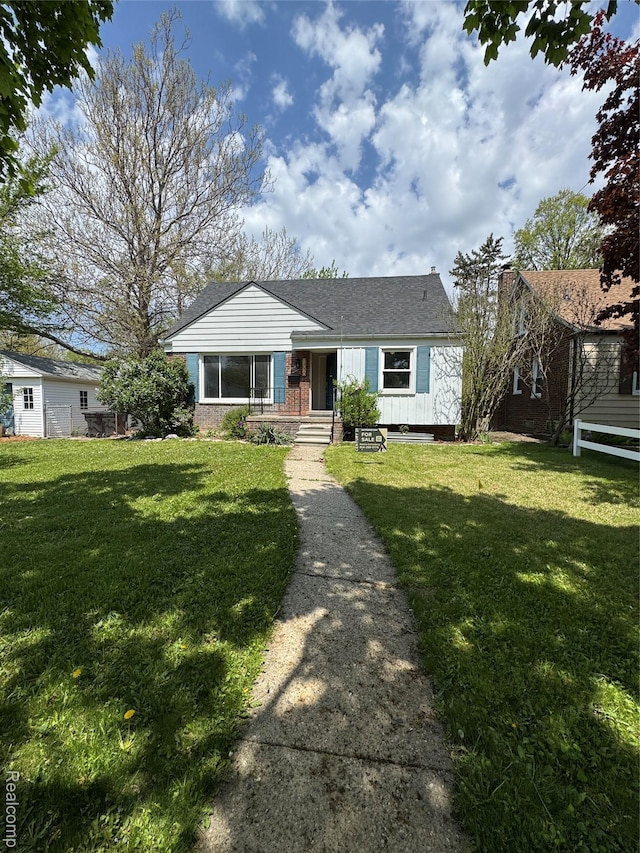 14070 Nadine St, Oak Park, MI 48237 - view of front of home with a front yard and roof with shingles