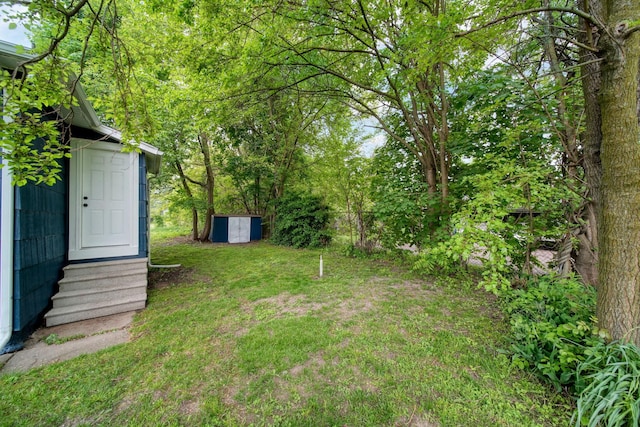 130 N Horton St, Jackson, MI 49202 - view of green lawn with entry steps