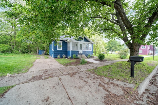 130 N Horton St, Jackson, MI 49202 - bungalow with a front yard