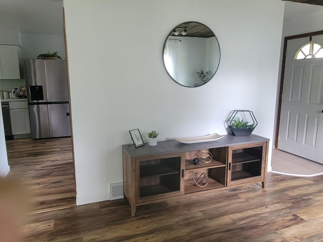 1328 S Montgomery St, Hastings, MI 49058 - entrance foyer with wood finished floors and baseboards