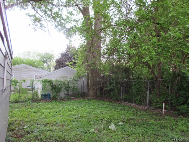 2220 E Bergin Ave, Burton, MI 48529 - view of yard