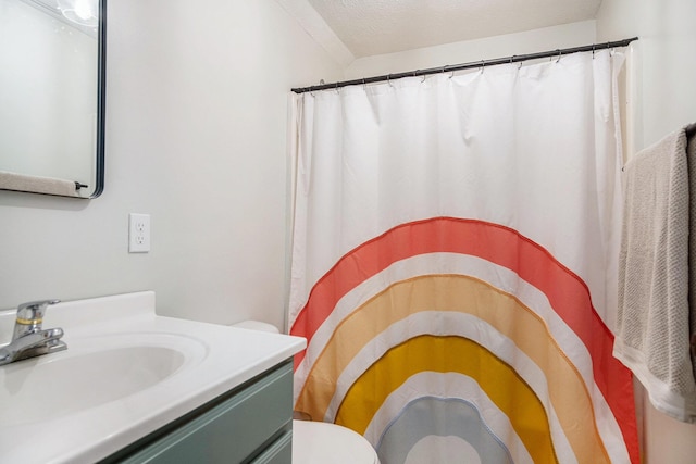 13860 Rolling Creek Dr, Lowell, MI 49331 - bathroom featuring toilet, vanity, a shower with curtain, and a textured ceiling