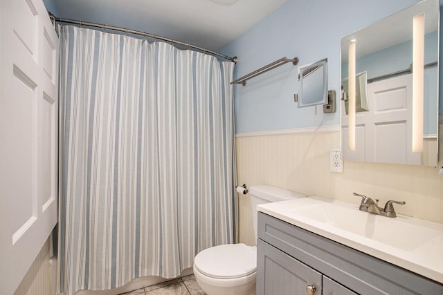 12657 Blue Lagoon Rd, Shelbyville, MI 49344 - full bath featuring toilet, vanity, wainscoting, and a shower with curtain