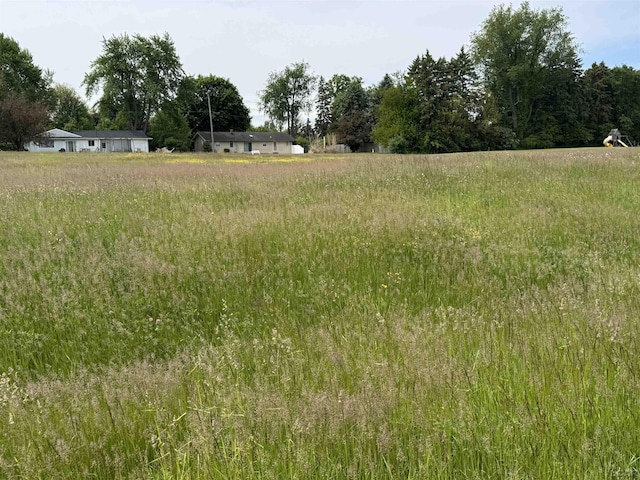 6 Wheatland Dr, Tecumseh, MI 49286