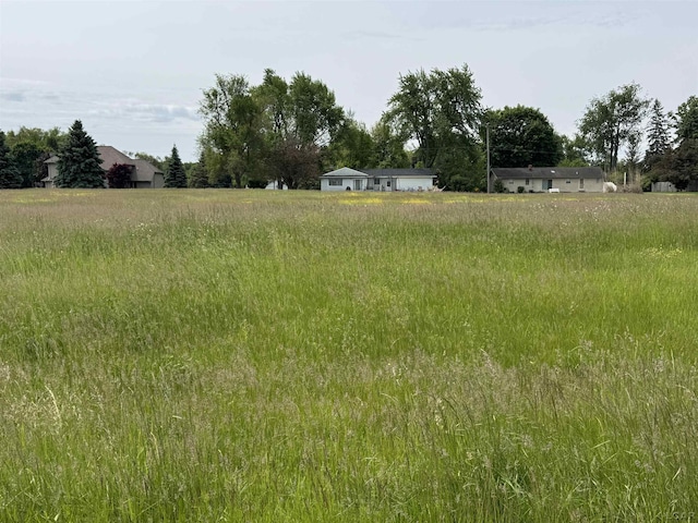 6 Wheatland Dr, Tecumseh, MI 49286